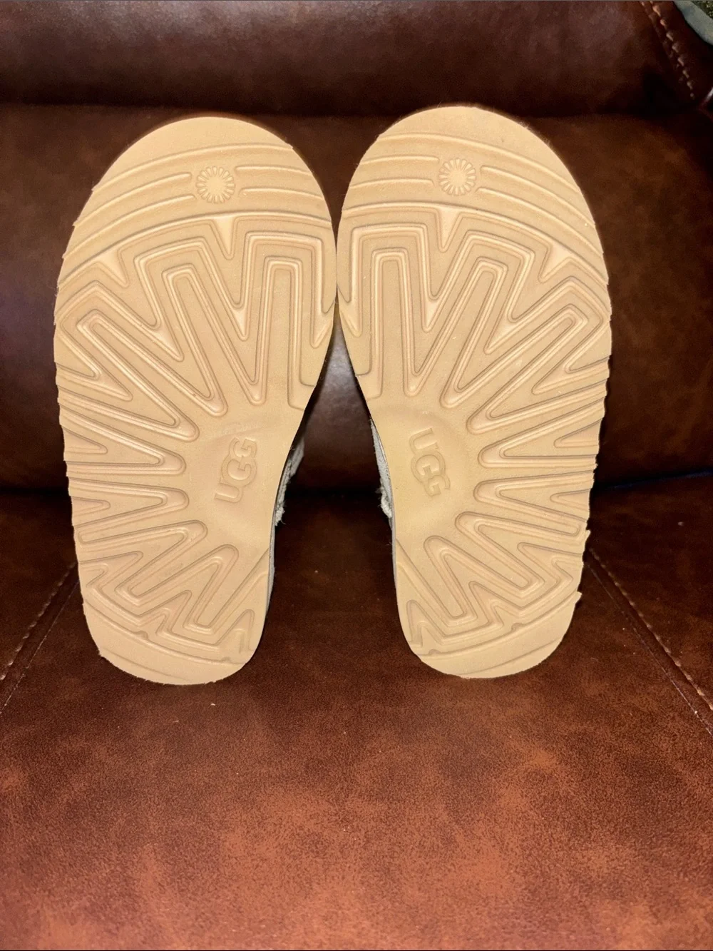 UGG Kids Classic Short Boots in Light Tan